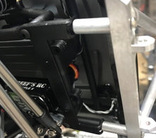 Load image into Gallery viewer, Reefs RC 1.9 Wraith Front Brace